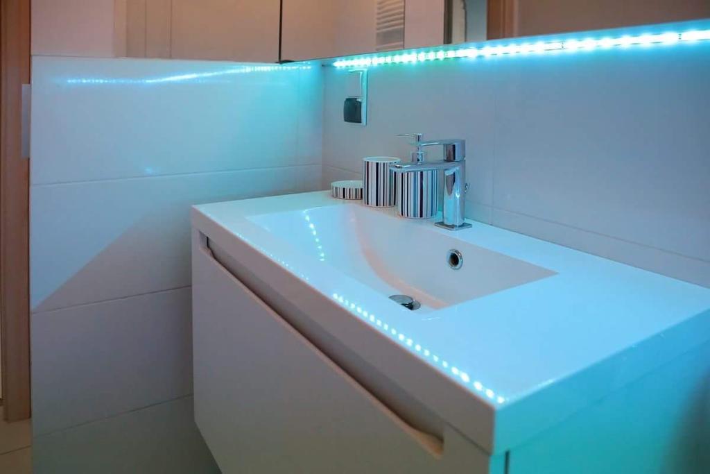 Apartemen studio 35 m² dengan 1 kamar mandi pribadi di Pusat Kota Poznan Bagian luar foto