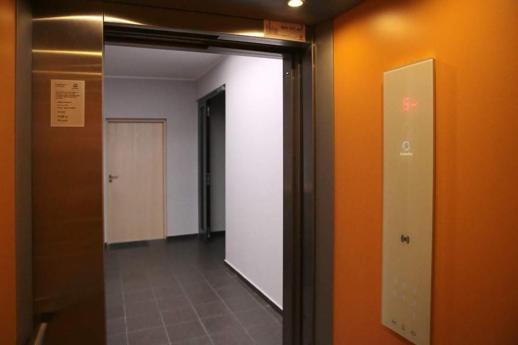 Apartemen studio 35 m² dengan 1 kamar mandi pribadi di Pusat Kota Poznan Bagian luar foto