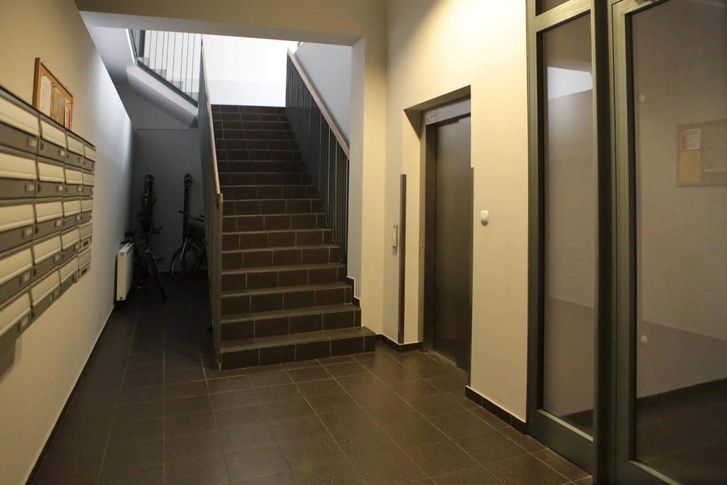 Apartemen studio 35 m² dengan 1 kamar mandi pribadi di Pusat Kota Poznan Bagian luar foto